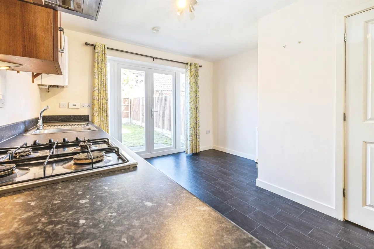 Bluebell Walk, Witham St. Hughs, LN6, photo 5