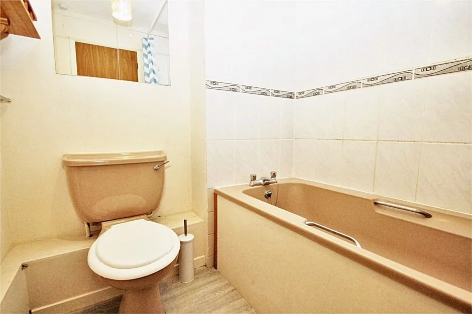 Amberley Way, Uxbridge, UB10, photo 4