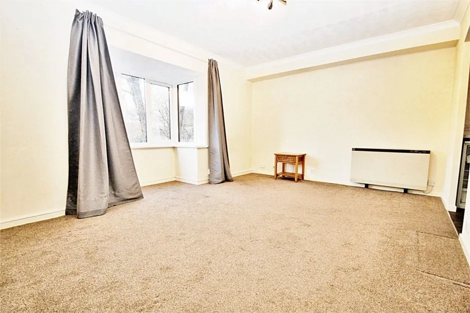 Amberley Way, Uxbridge, UB10, photo 2