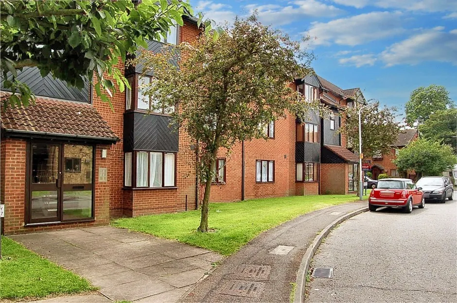 flat to rent, Amberley Way, Uxbridge, UB10