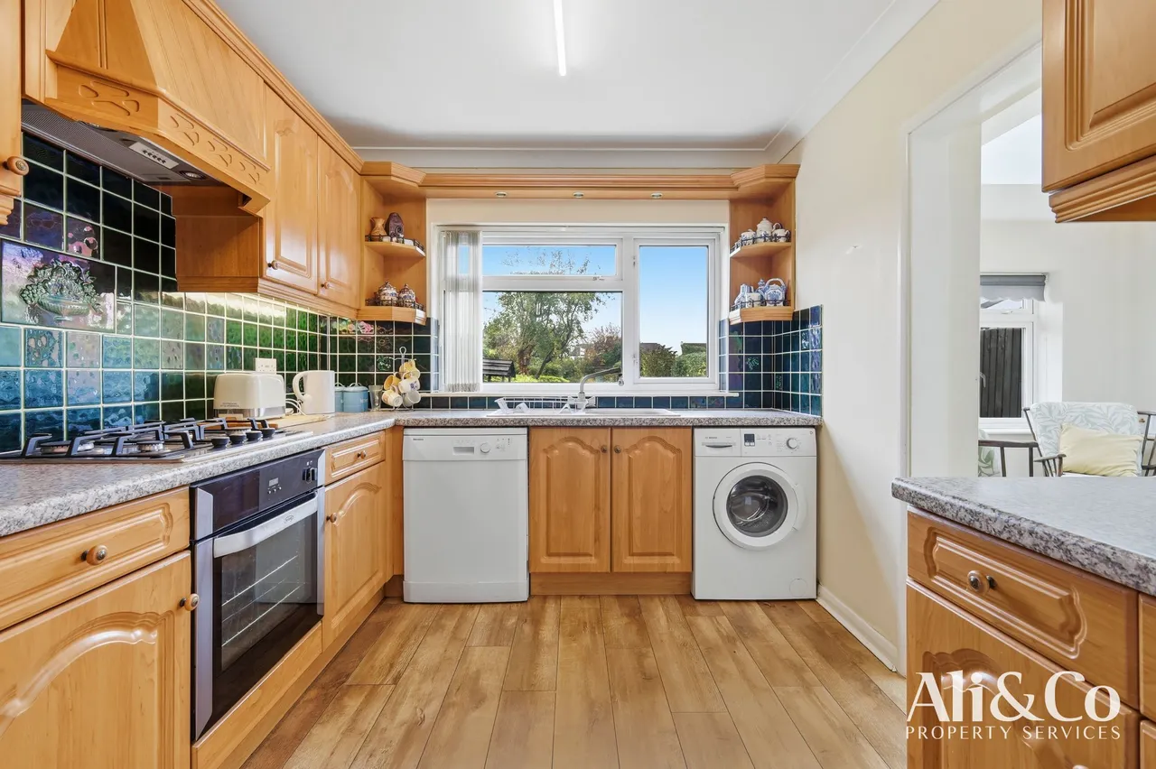 Connaught Avenue, Grays, Essex, RM16 2XS, photo 5