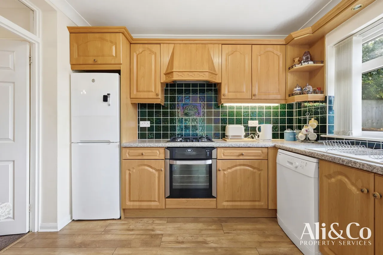Connaught Avenue, Grays, Essex, RM16 2XS, photo 7