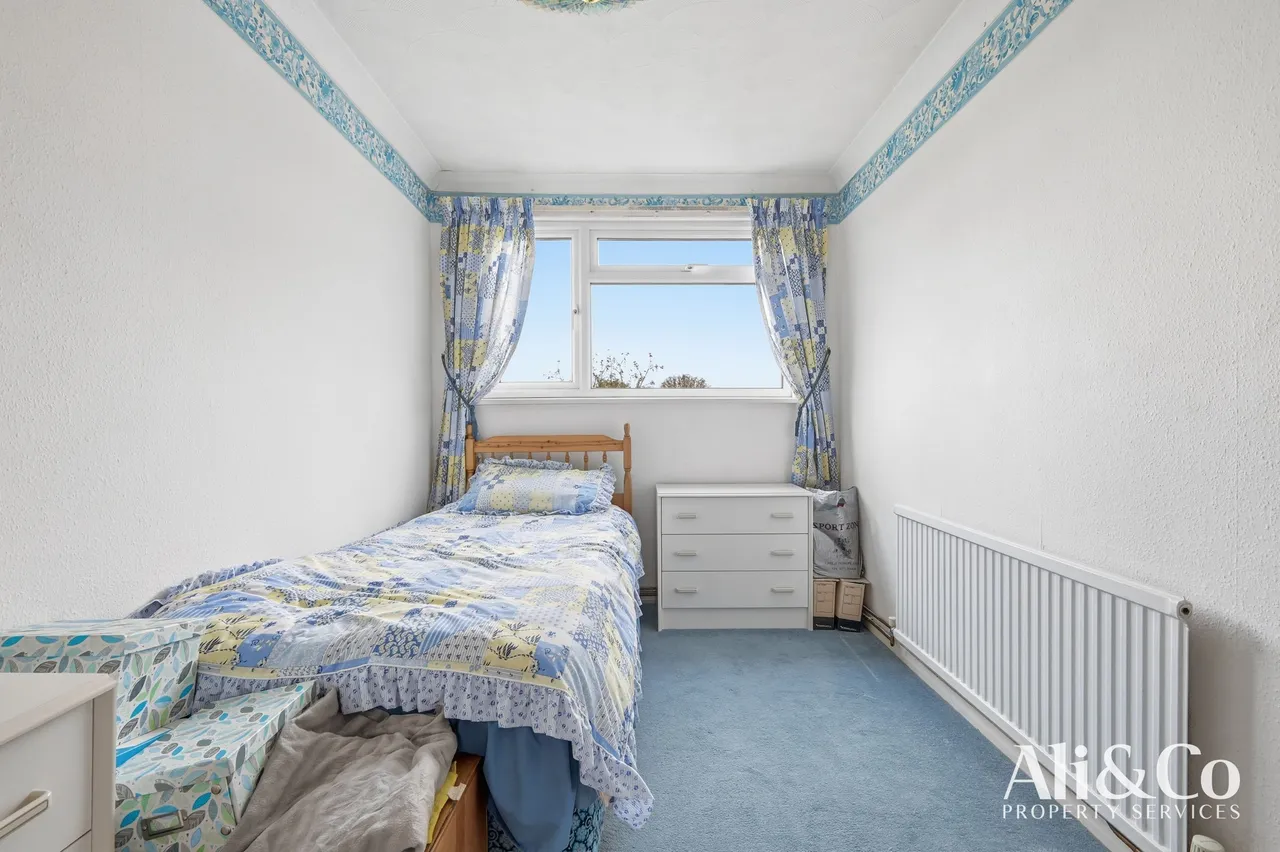 Connaught Avenue, Grays, Essex, RM16 2XS, photo 16