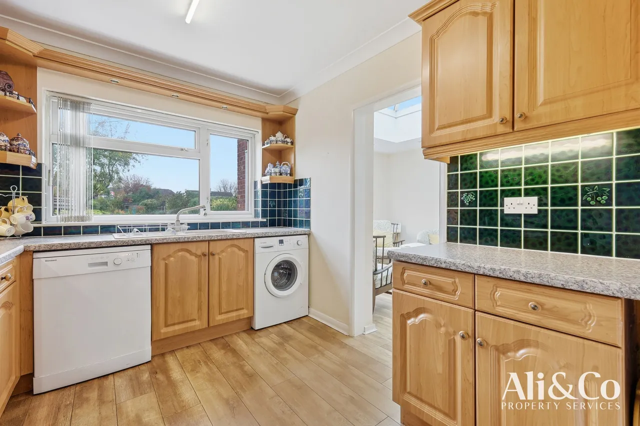 Connaught Avenue, Grays, Essex, RM16 2XS, photo 6
