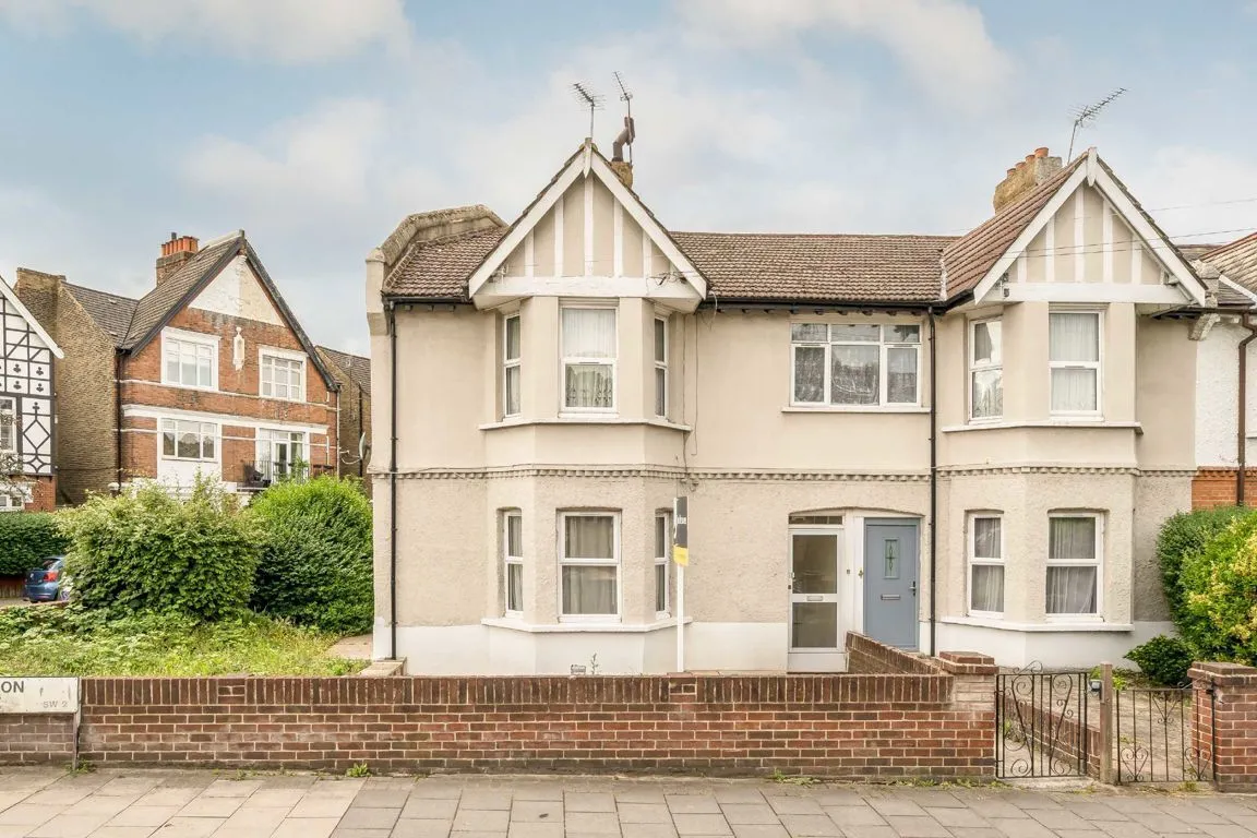 3 bed flat to rent, Thornton Avenue, SW2