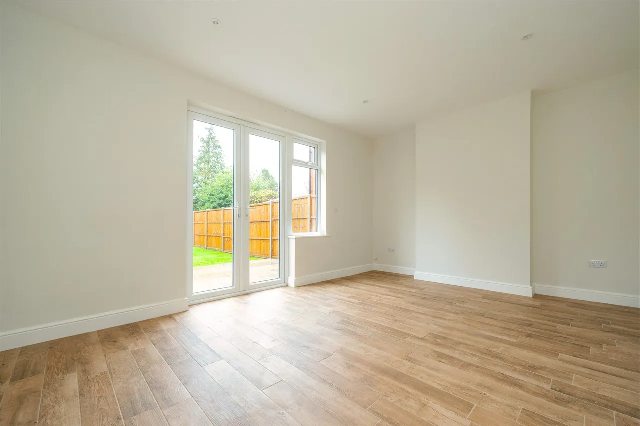 New Haw Road, Addlestone, KT15, photo 3