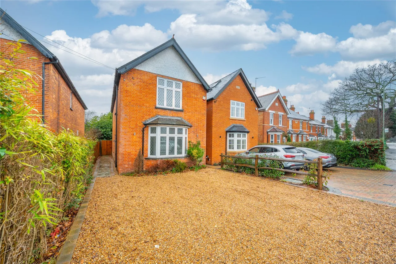 New Haw Road, Addlestone, KT15, photo 2