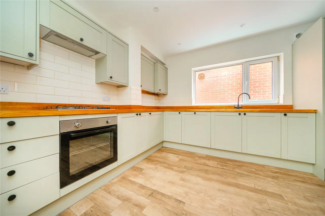 New Haw Road, Addlestone, KT15, photo 13