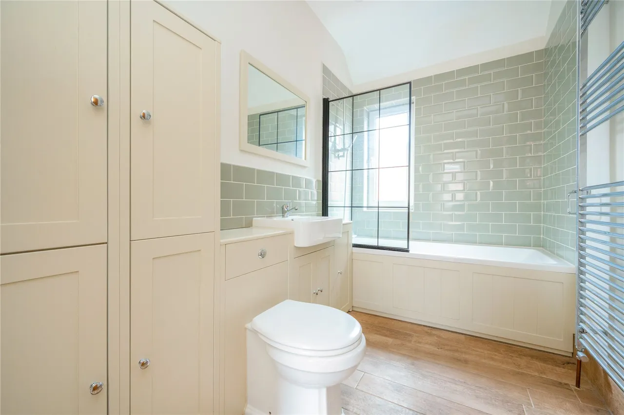 New Haw Road, Addlestone, KT15, photo 6