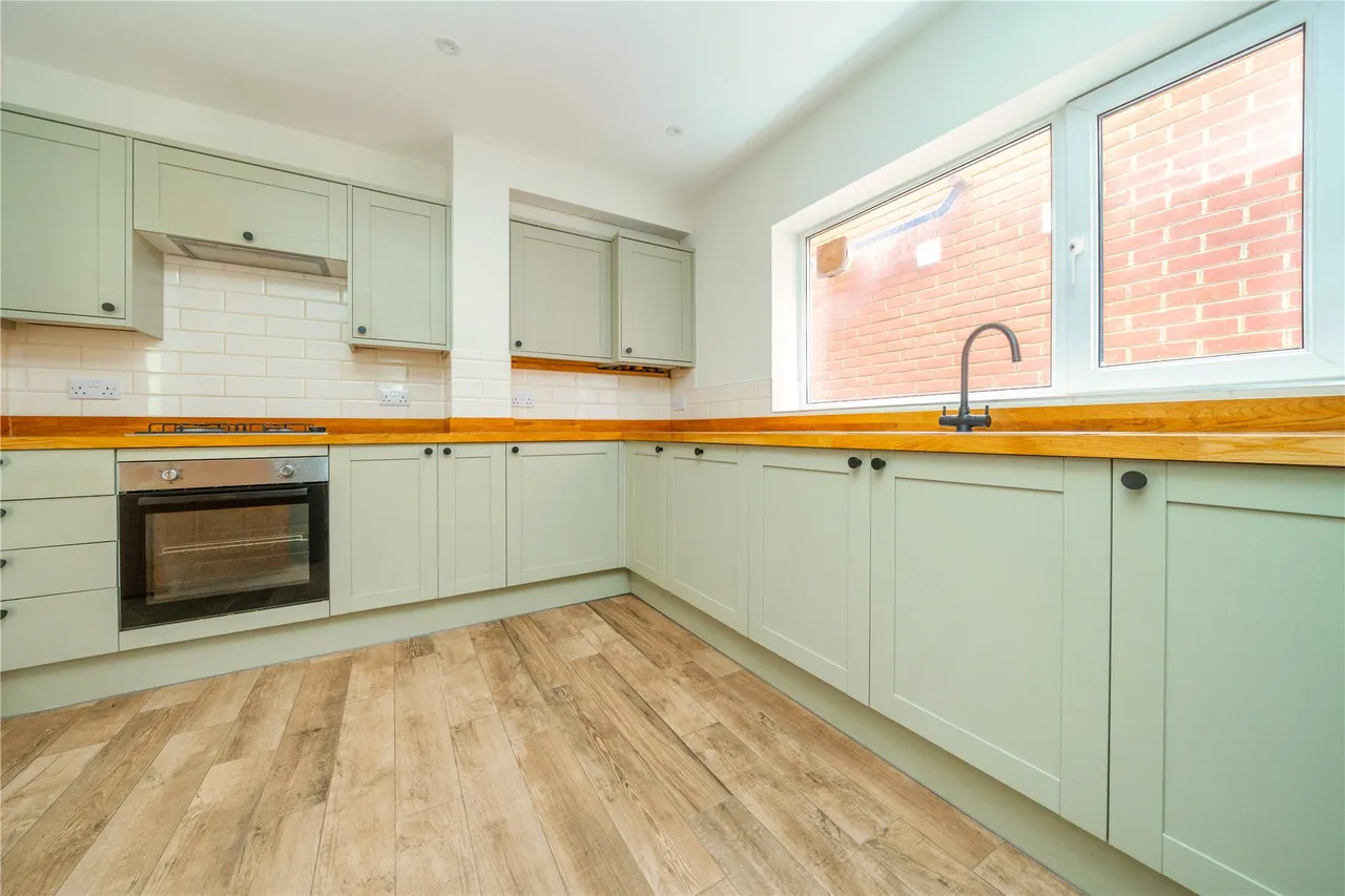 New Haw Road, Addlestone, KT15, photo 5