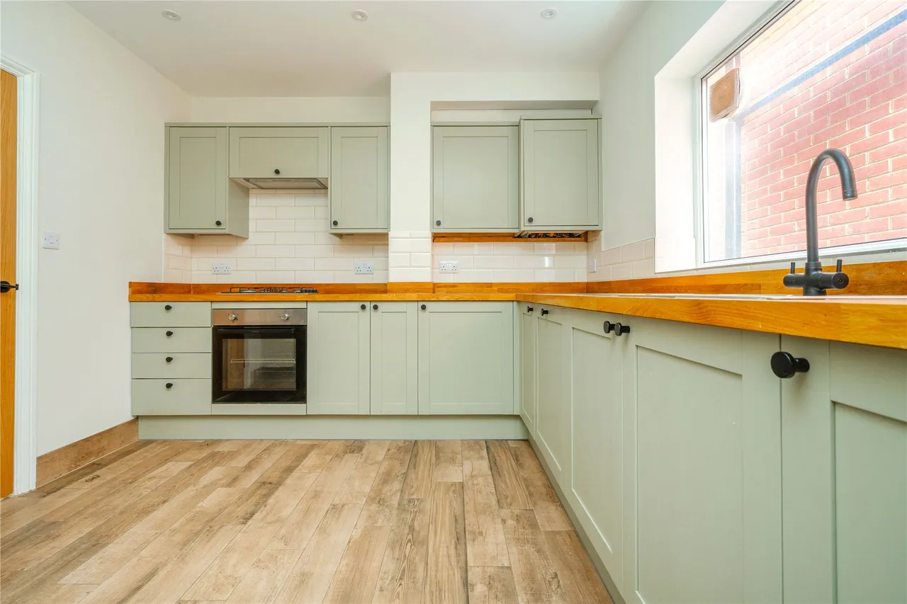 New Haw Road, Addlestone, KT15, photo 14
