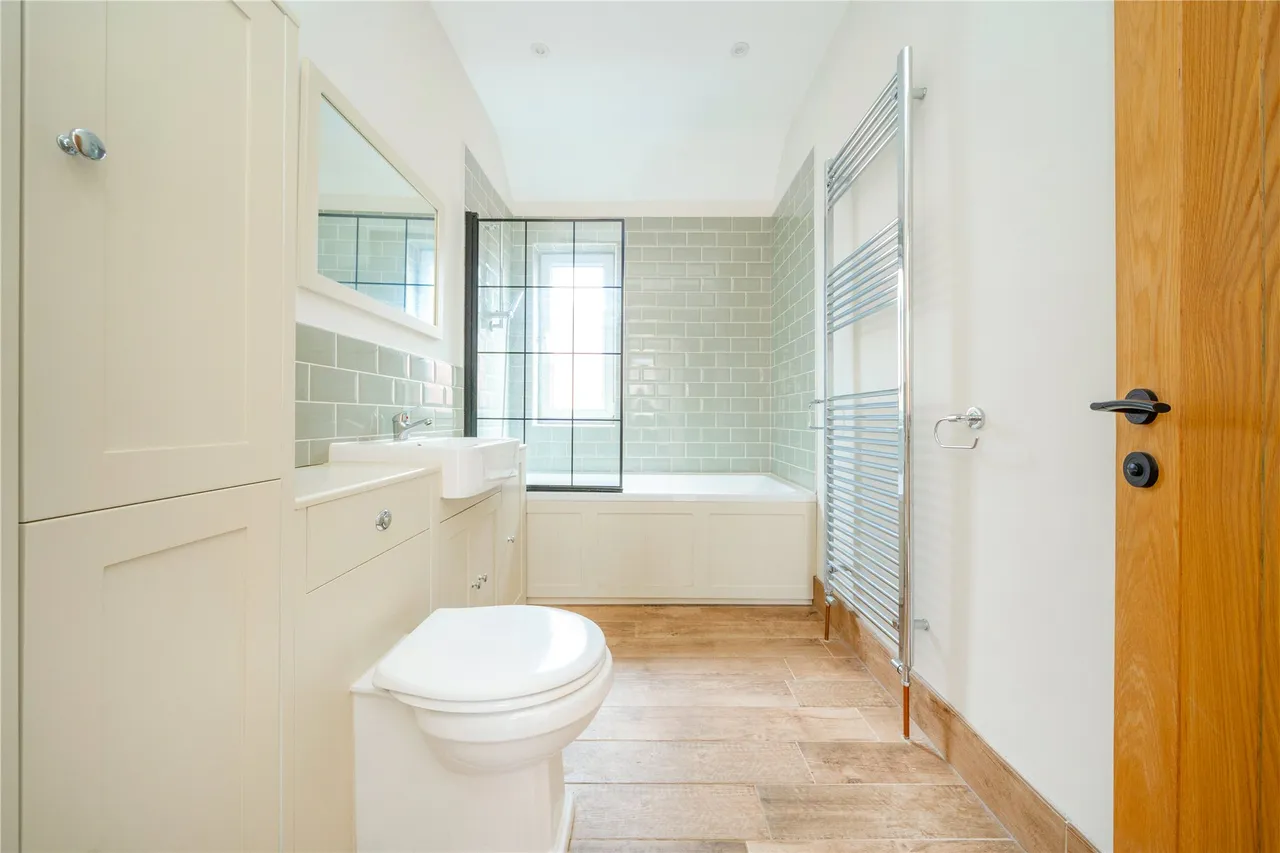 New Haw Road, Addlestone, KT15, photo 15