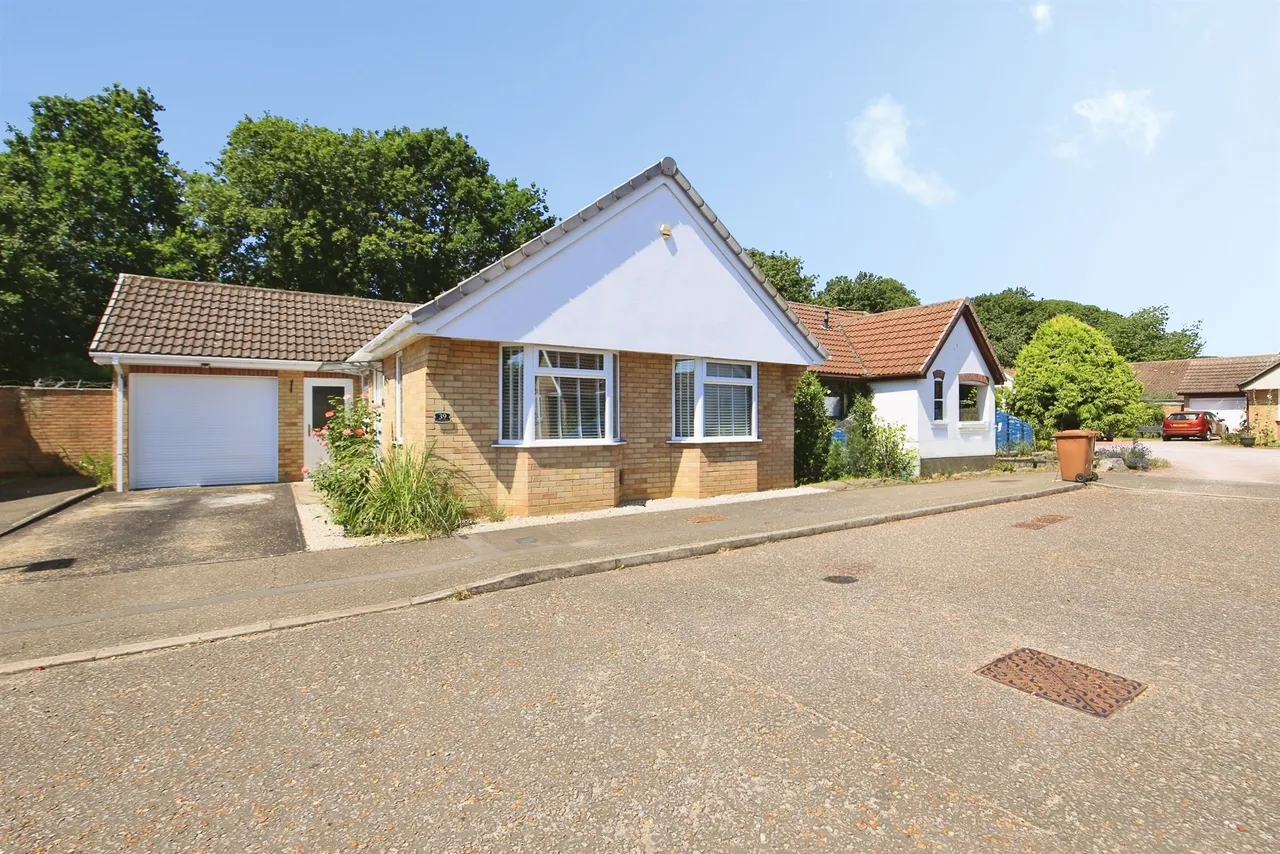 2 bed house for sale — Benyon Grove, Orton Malborne, Peterborough