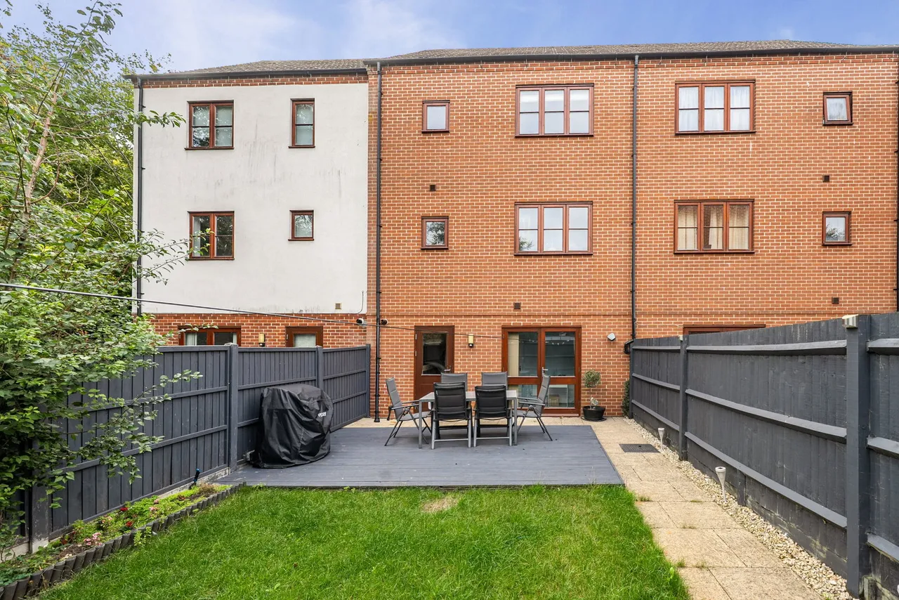 Crondall Terrace, Basingstoke, RG24, photo 14