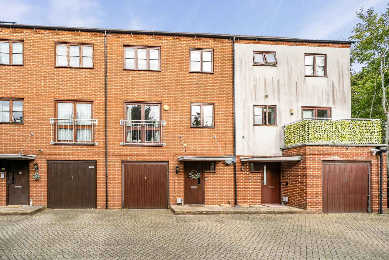 Crondall Terrace, Basingstoke, RG24, photo 13