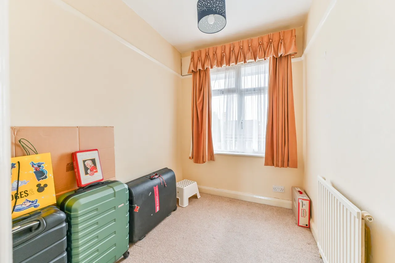 12 Norbury Rise, London, photo 11