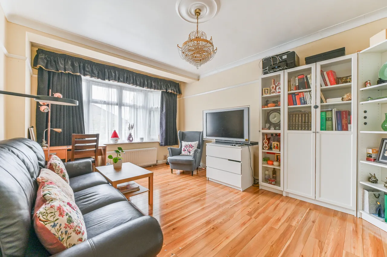 12 Norbury Rise, London, photo 3