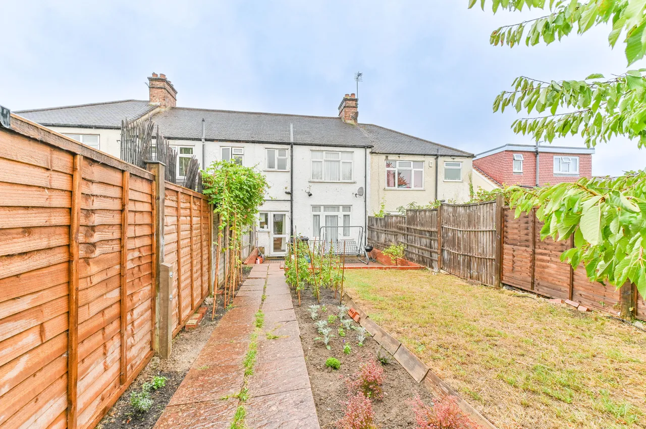 12 Norbury Rise, London, photo 12