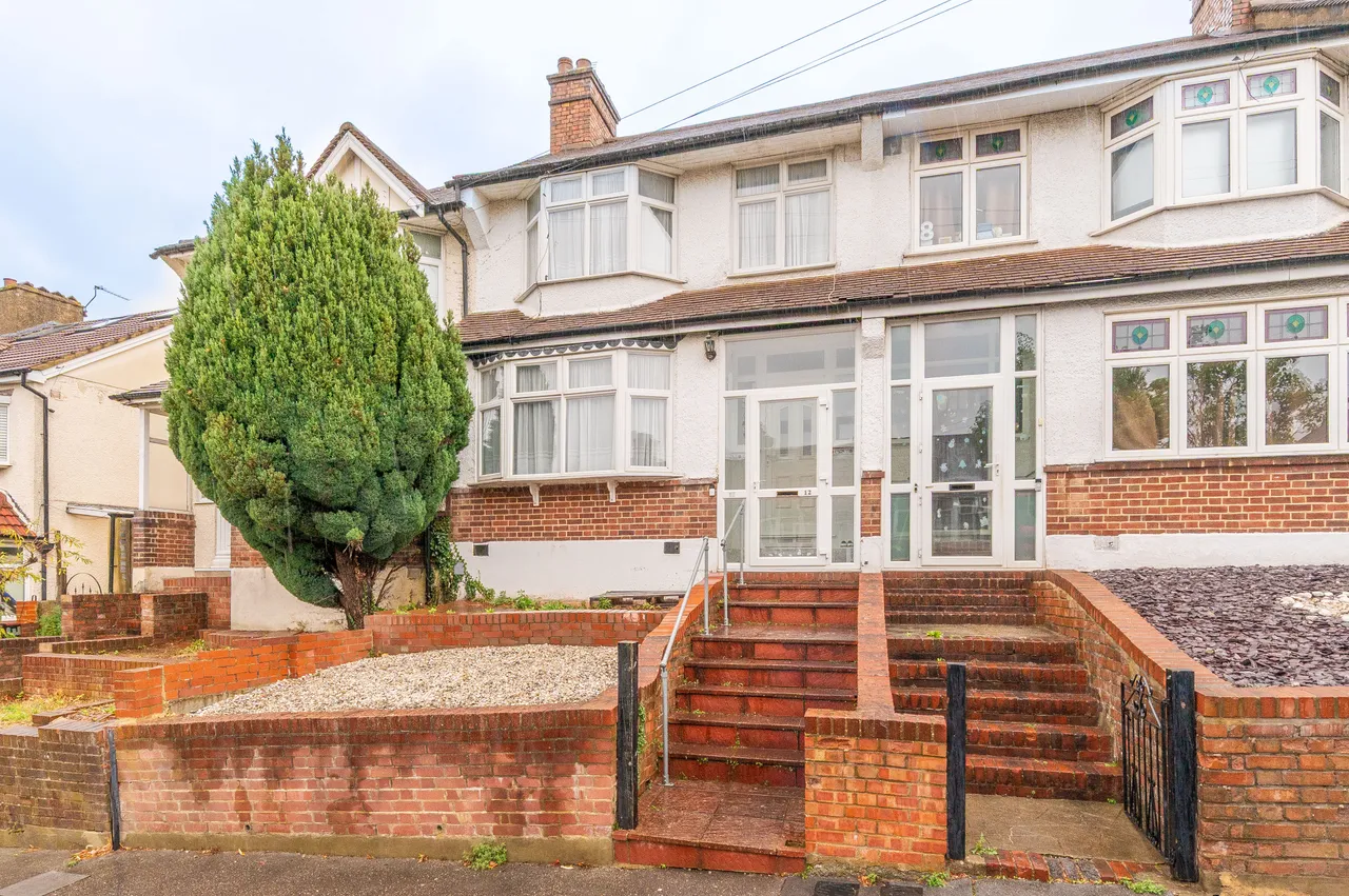 3 bed house for sale — 12 Norbury Rise, London