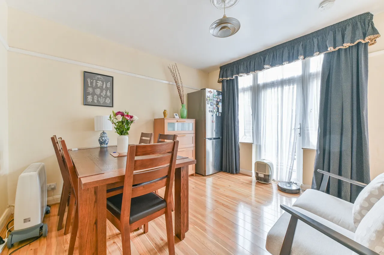 12 Norbury Rise, London, photo 5