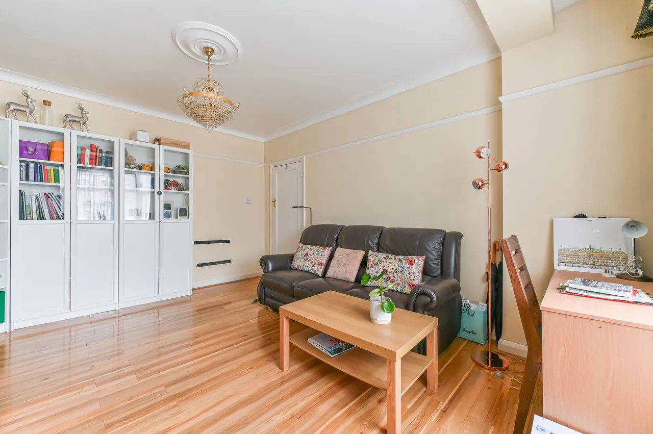 12 Norbury Rise, London, photo 4