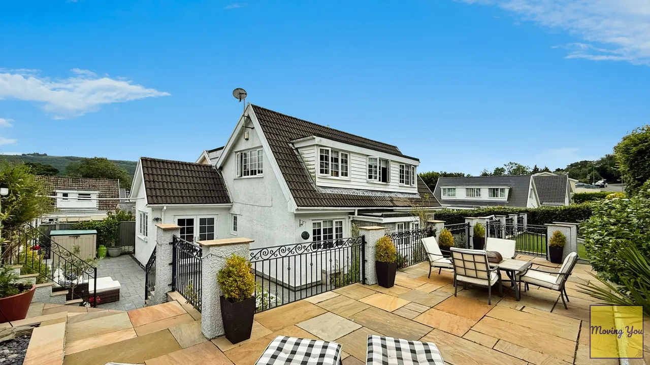 4 bed house for sale — The Pines, Neath, SA10 8AL