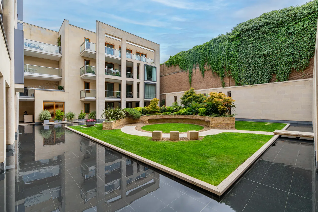Montrose Place, Belgravia, London, photo 10