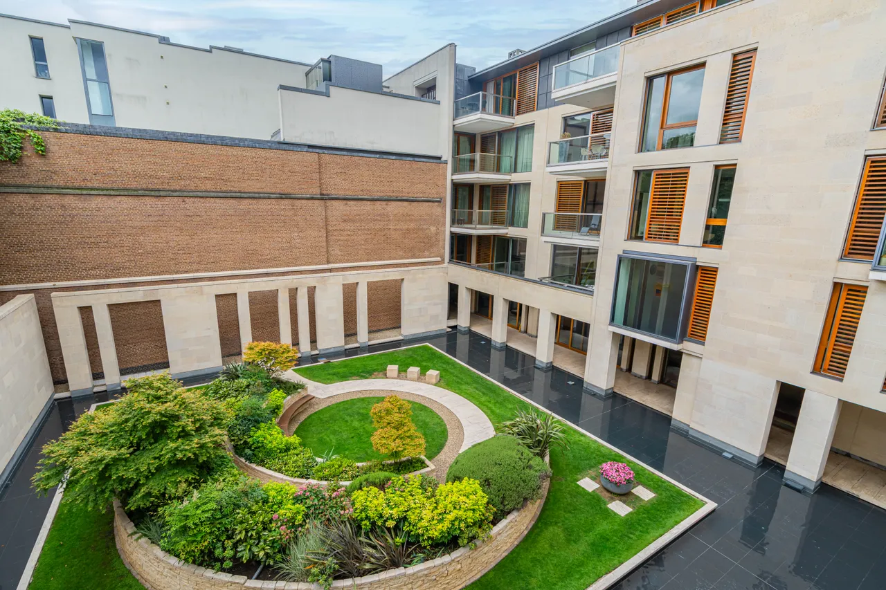 Montrose Place, Belgravia, London, photo 12