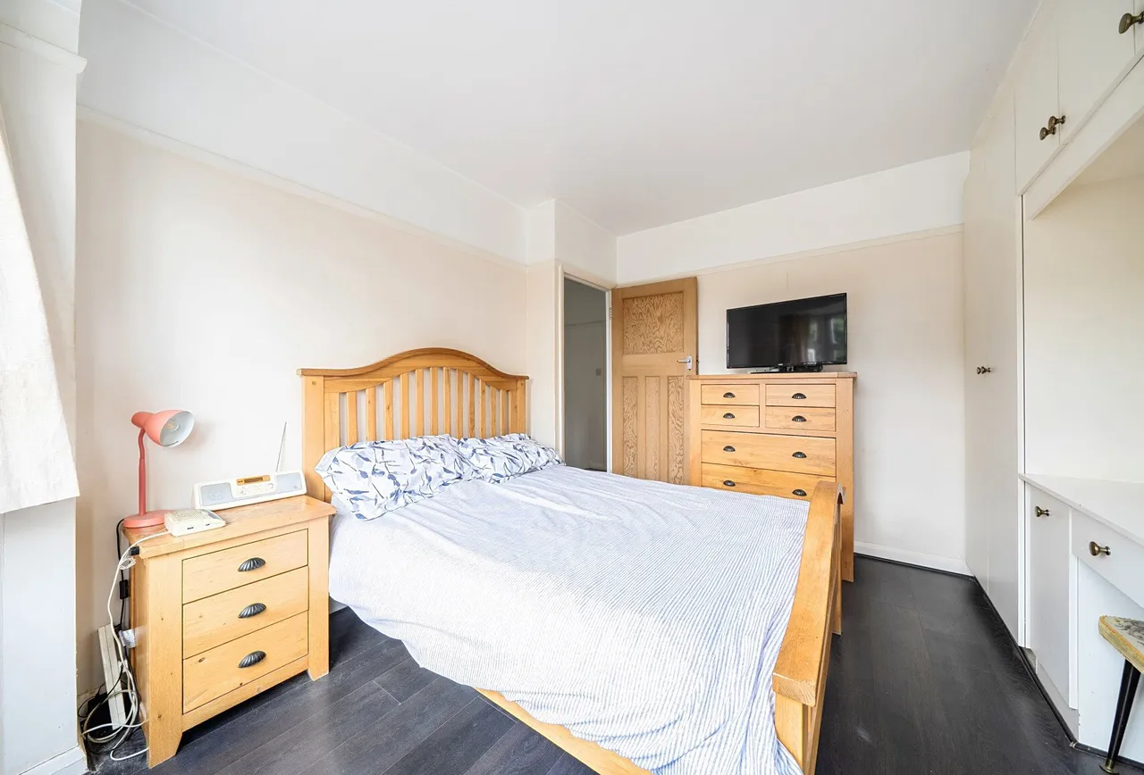 Hillcross Avenue, Morden, SM4 4AZ, photo 9