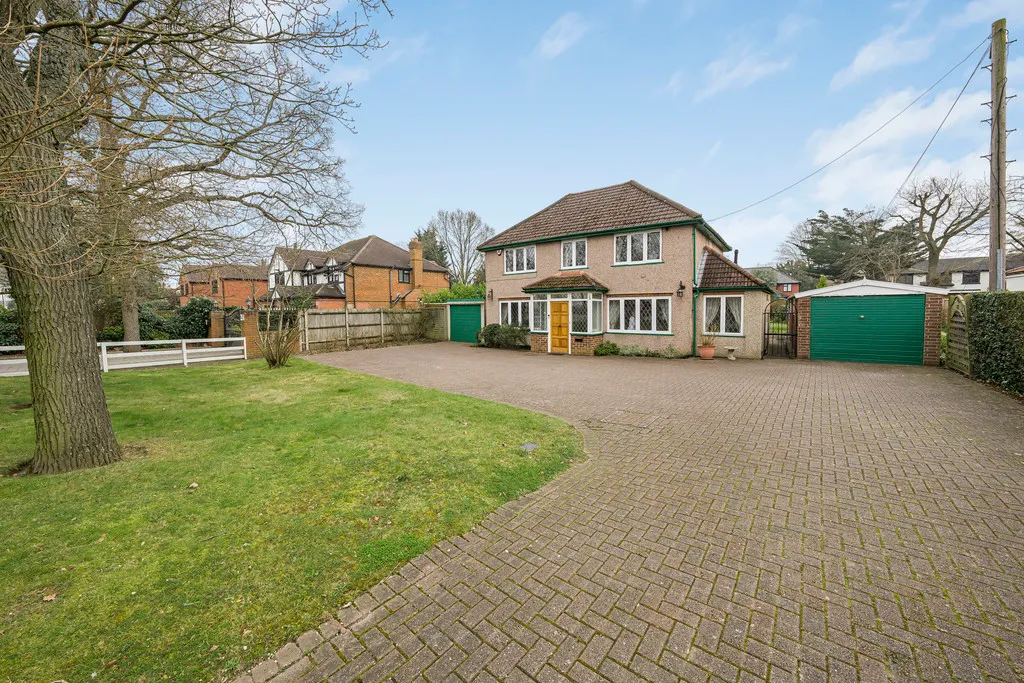 4 bed house for sale — Sweetcroft Lane, North Hillingdon, UB10