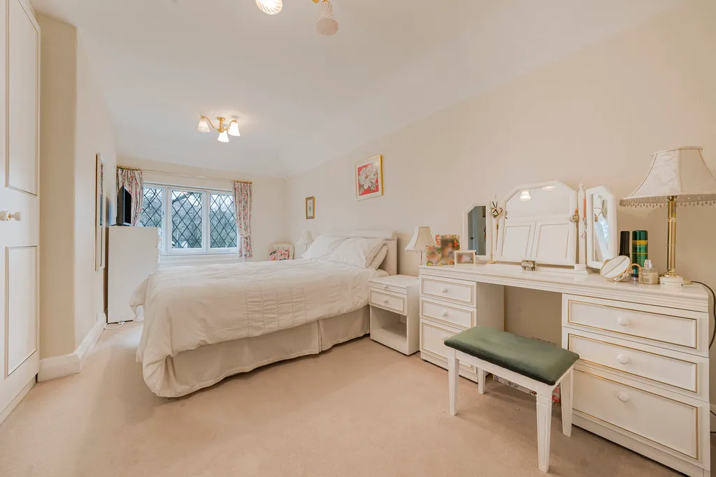 Sweetcroft Lane, North Hillingdon, UB10, photo 25