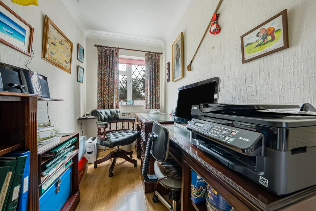 Sweetcroft Lane, North Hillingdon, UB10, photo 45