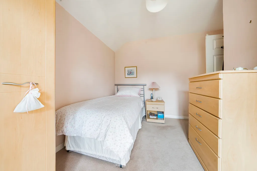 Sweetcroft Lane, North Hillingdon, UB10, photo 40