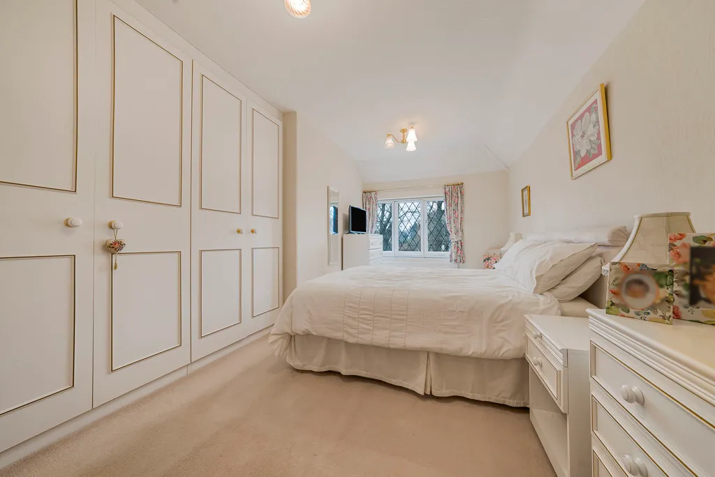 Sweetcroft Lane, North Hillingdon, UB10, photo 33