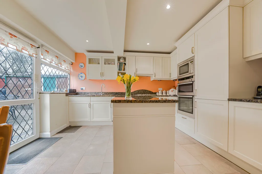 Sweetcroft Lane, North Hillingdon, UB10, photo 13