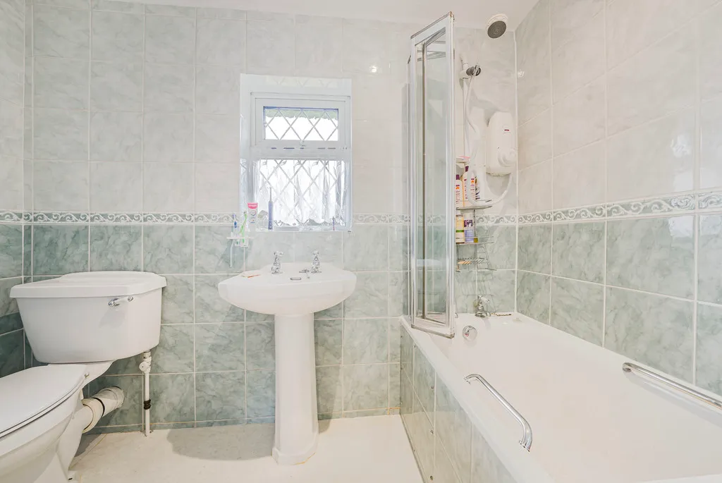 Sweetcroft Lane, North Hillingdon, UB10, photo 41