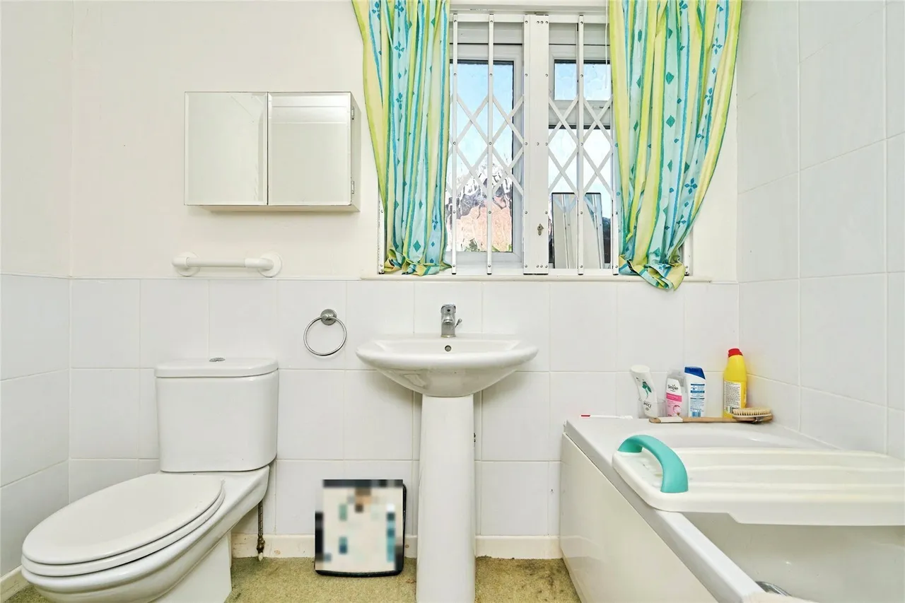 Summers Court, Freshwater, PO40, photo 12