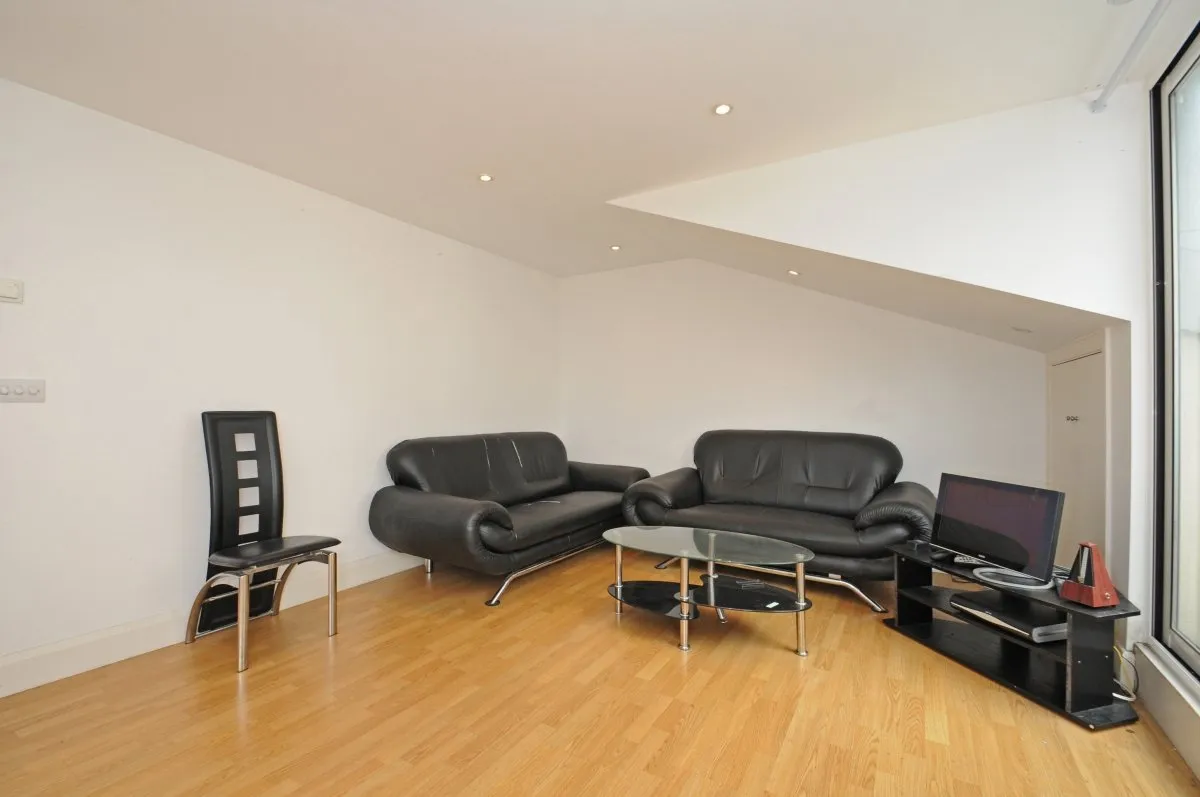 Cowleaze Road, Kingston upon Thames, Surrey, KT2, photo 2