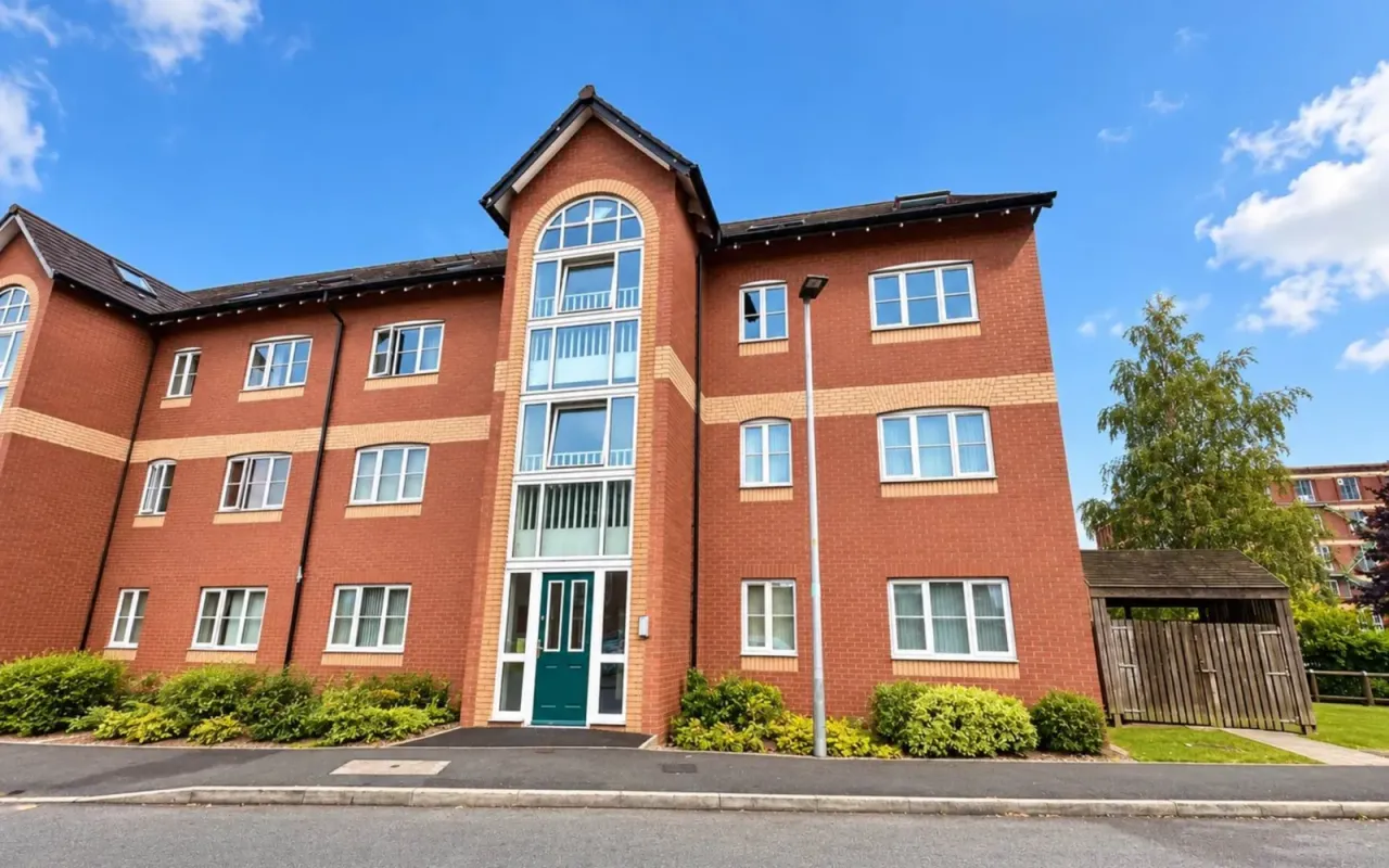 2 bed property for sale — Stott Wharf, Leigh
