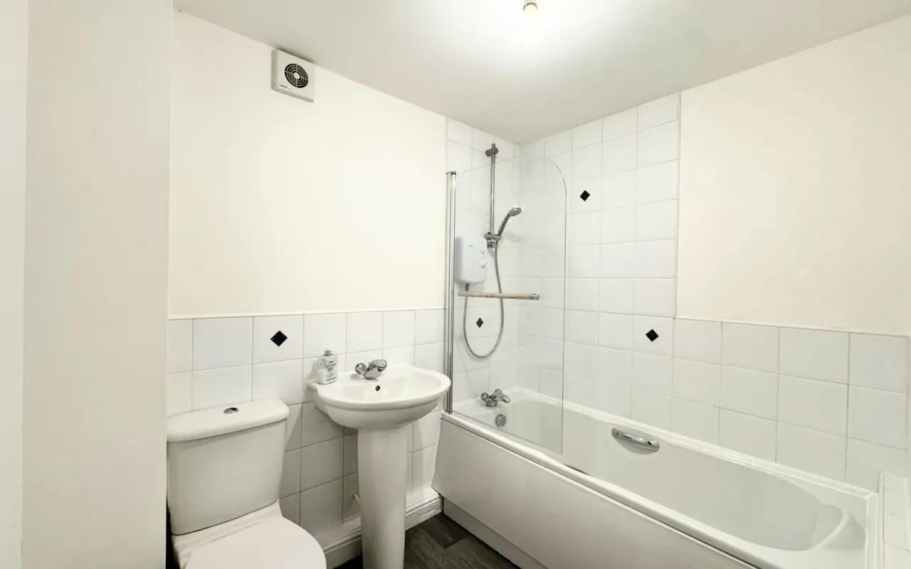 Stott Wharf, Leigh, photo 9