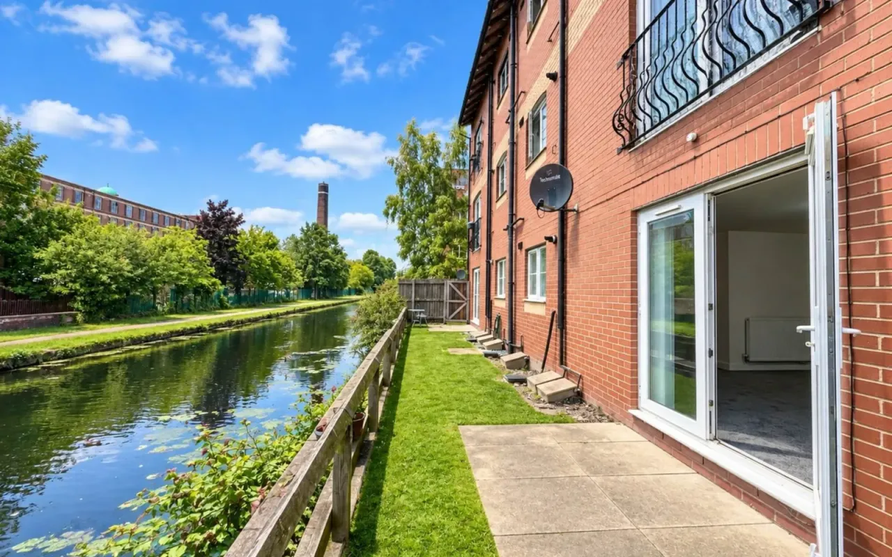 Stott Wharf, Leigh, photo 11