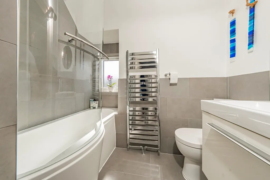 Park View Road, Hillingdon, UB8, photo 5