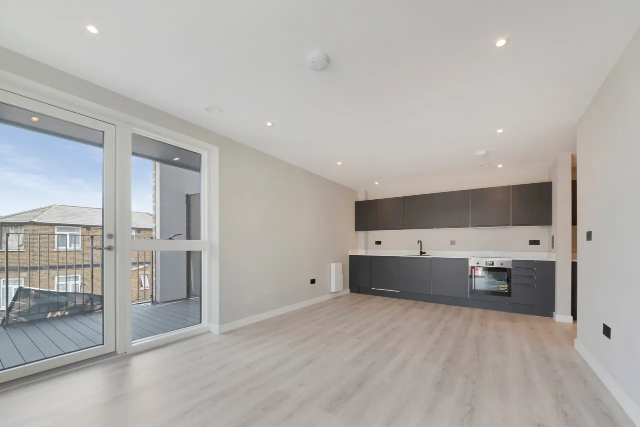 2 bed flat to rent, Dollis Hill Avenue, London, NW2
