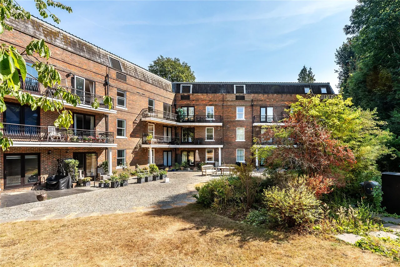 3 bed flat for sale — Clarendon Place, Clarendon Road, Sevenoaks, Kent, TN13 1DT