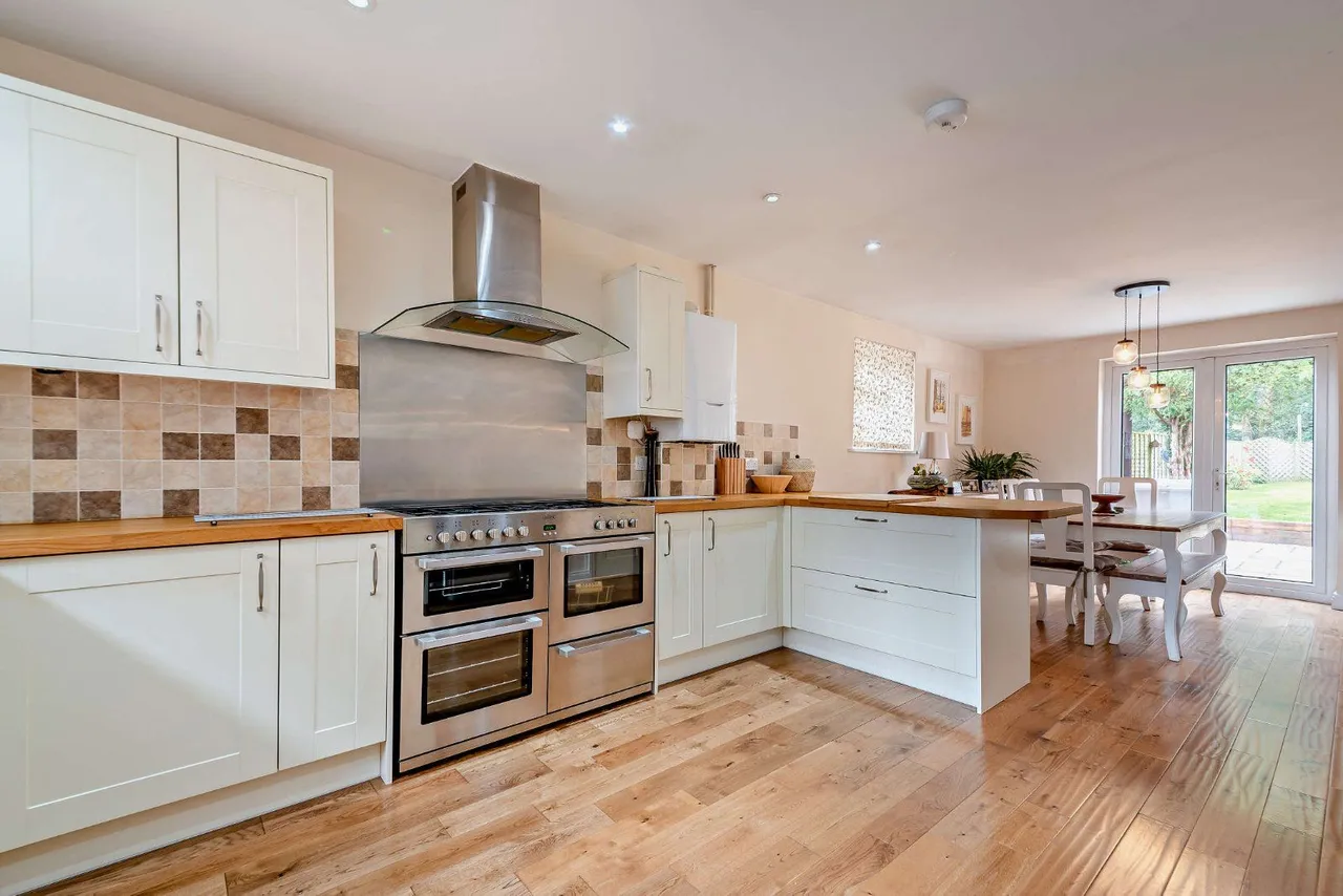 Hermitage Road, Cold Ash, Thatcham, Berkshire, RG18 9JN, photo 3