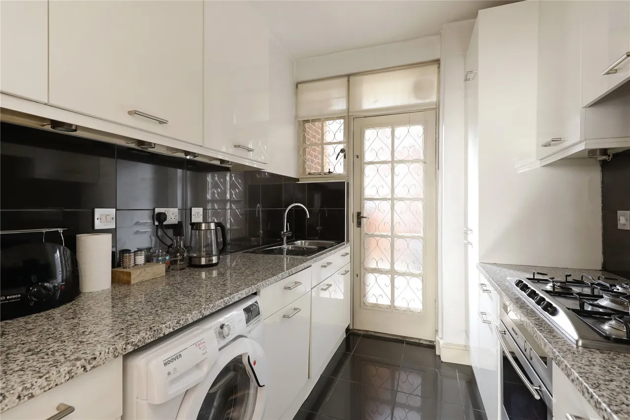 Burton Court, Franklins Row, London, SW3, photo 3