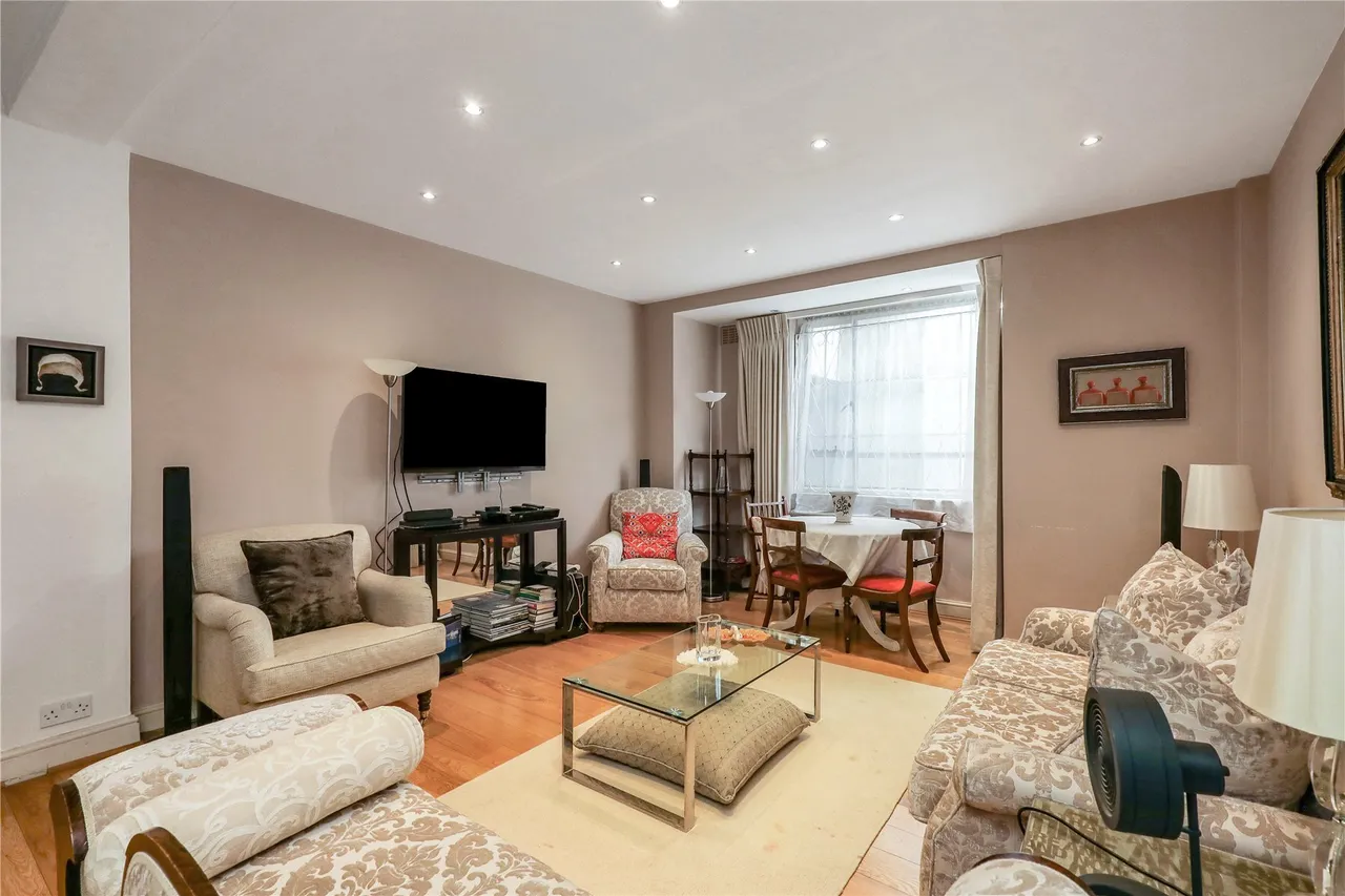Burton Court, Franklins Row, London, SW3, photo 2
