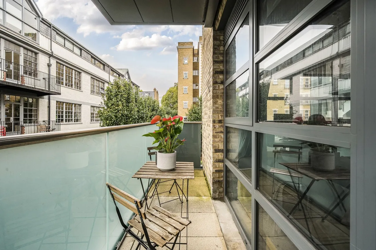 1 bed flat for sale — Pages Walk, SE1