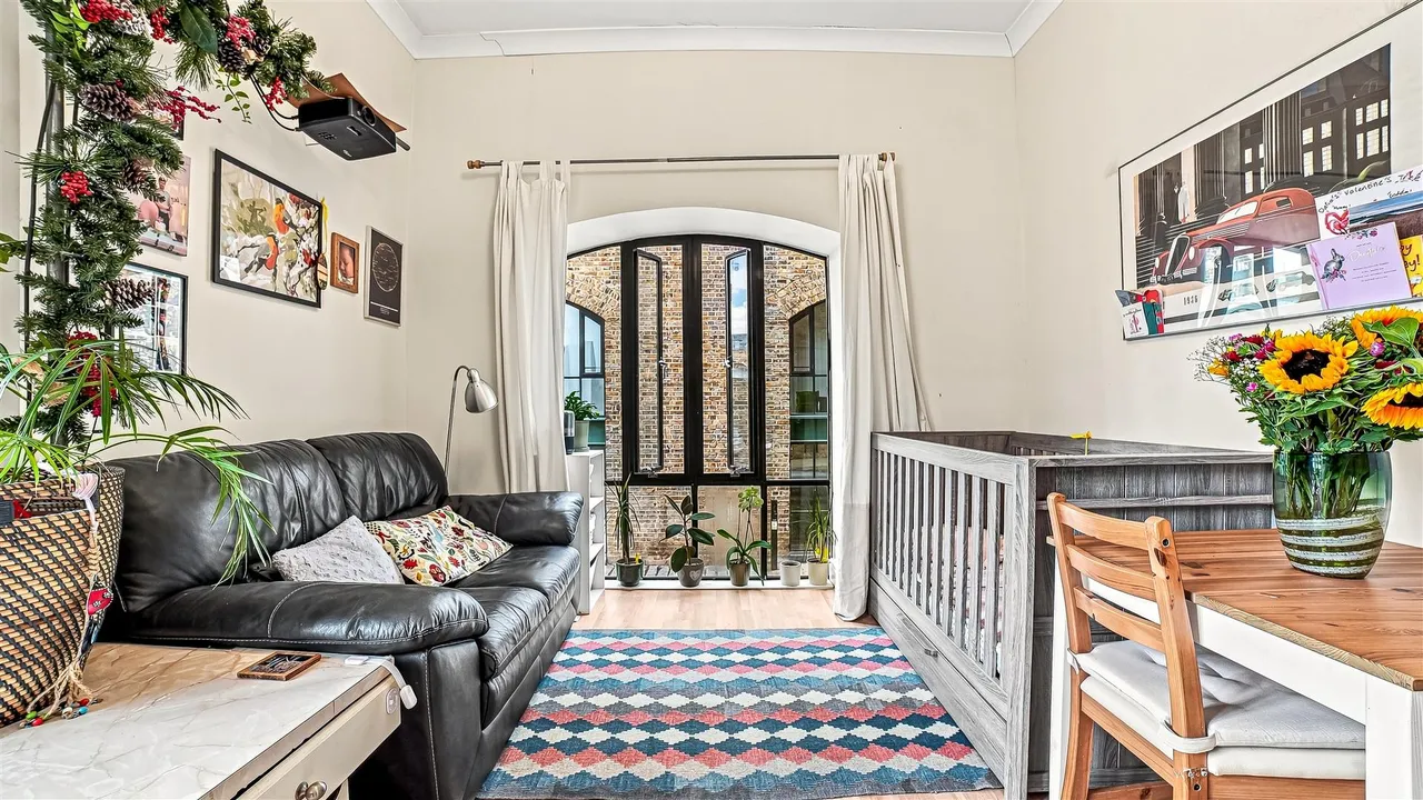 1 bed flat for sale — Slipway House, 2 Burrells Wharf Square, London, E14 3TD