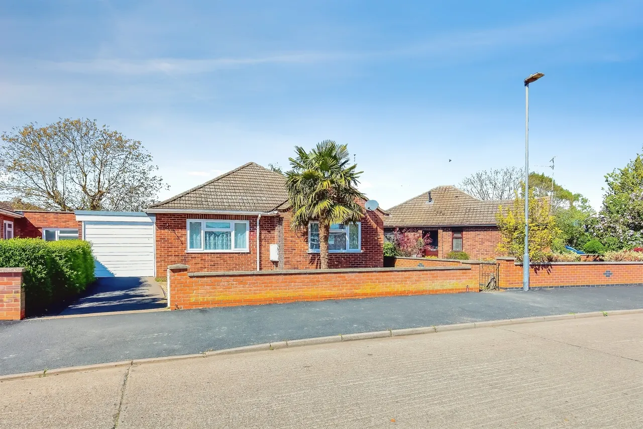 3 bed house for sale — Wright Avenue, Peterborough